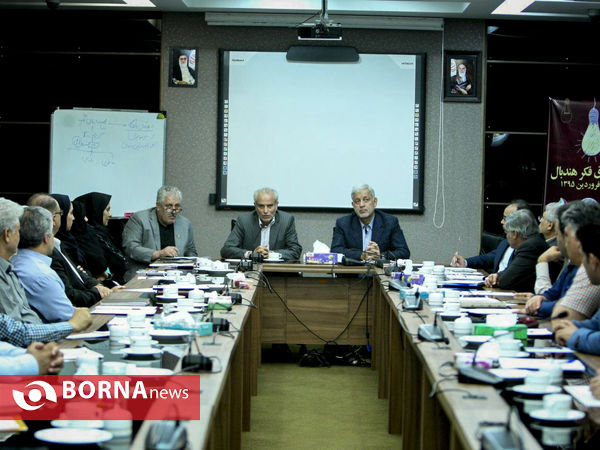 بازدید معاون وزیر ورزش از آکادمی فوتبال و سالن تیراندازی مجموعه ورزشی آزادی