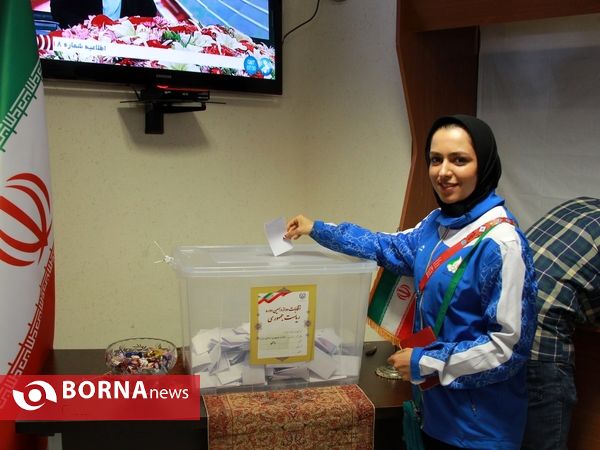 حضور ورزشکاران پای صندوق اخذ رای در باکو
