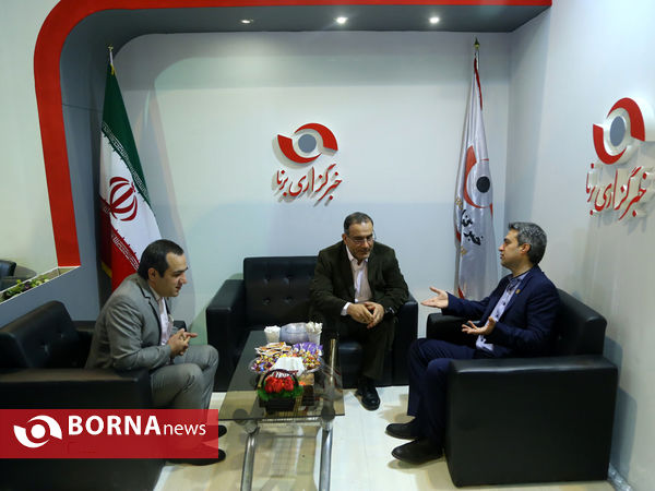 روز پایانی نمایشگاه مطبوعات در غرفه برنا- ۱