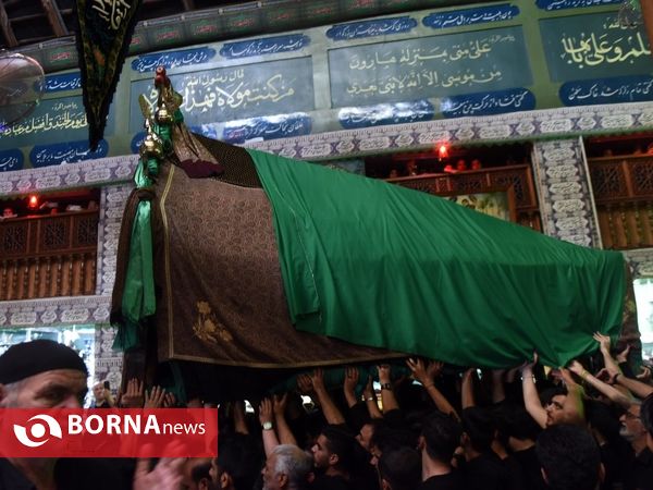سوگواری عزاداران حسینی در ظهر عاشورا - تهران