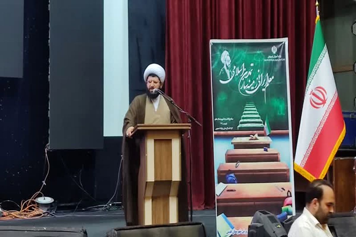 امام جمعه شهرقدس: دولت و مجلس نگاه اولویتی در حل مشکلات معلمان داشته باشند