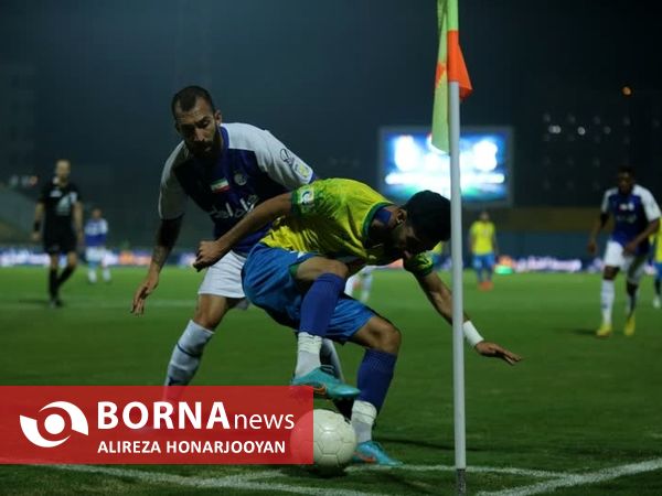 دیدار تیم های فوتبال صنعت نفت - استقلال