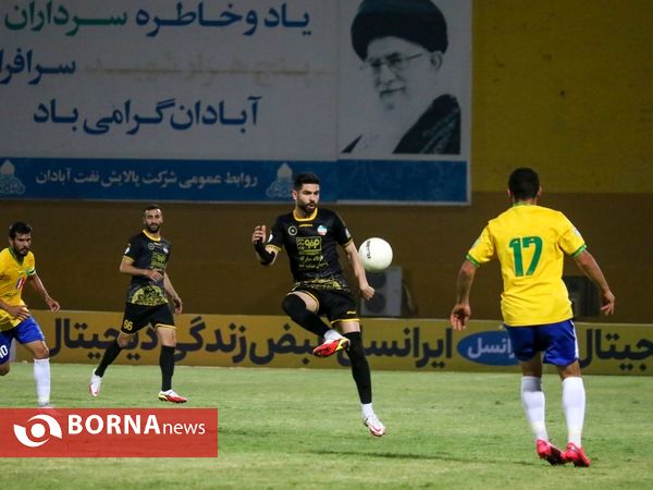 دیدار تیم های فوتبال صنعت نفت - سپاهان
