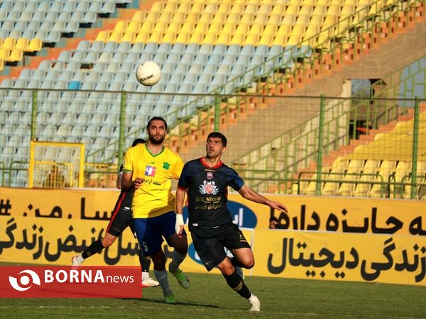 در حاشیه دیدار تیم های فوتبال صنعت نفت - نساجی