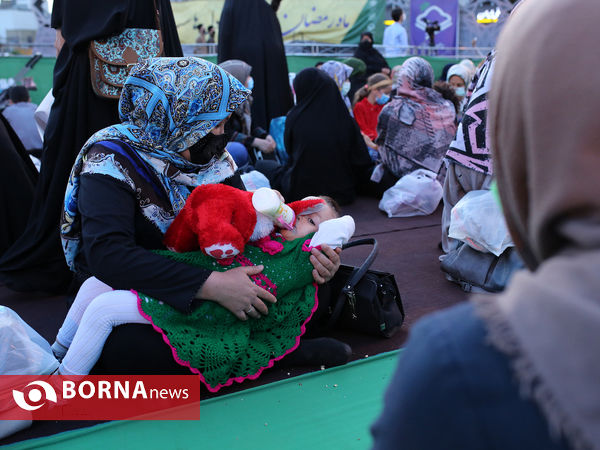 افطاری در میدان امام حسین(ع)