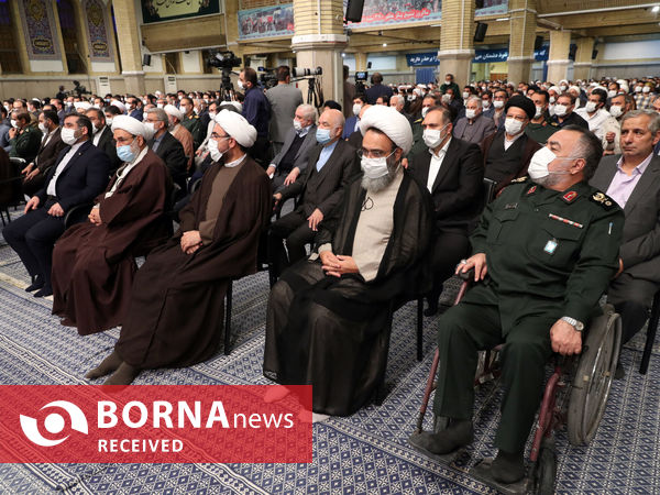 دیدار صدها نفر از مردم استان اصفهان با مقام معظم رهبری