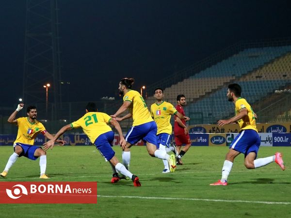 دیدار تیم های فوتبال صنعت نفت - پدیده