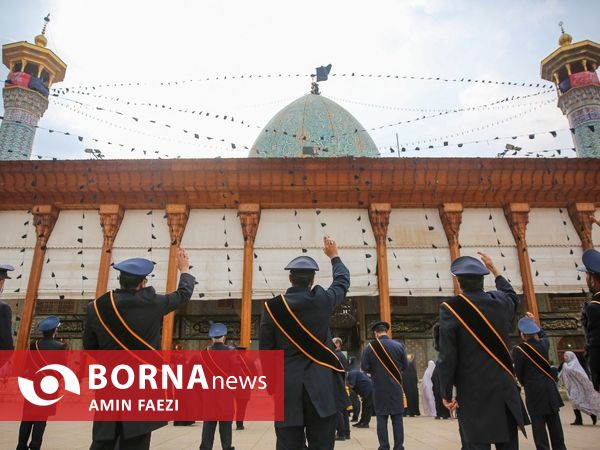 برافراشتن پرچم عزای حسینی در حرم شاهچراغ(ع)