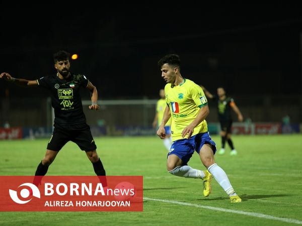 دیدار تیم های فوتبال صنعت نفت - سپاهان