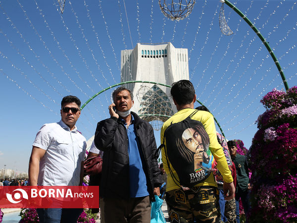تحویل سال ۱۴۰۰ در میدان آزادی تهران
