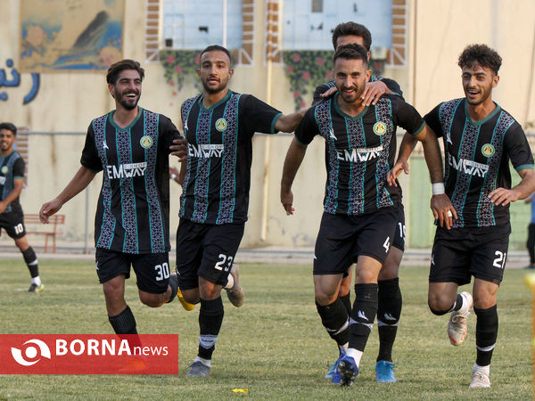 دیدار تیم های قشقایی شیراز و استقلال ملاثانی