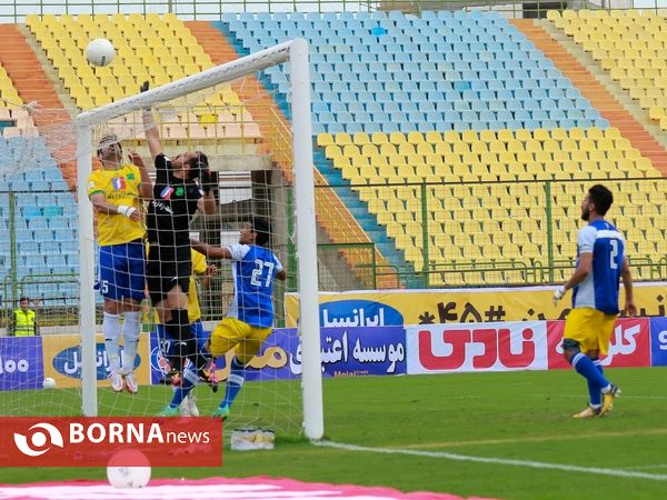 دیدار تیم های فوتبال صنعت نفت - شمس آذر قزوین