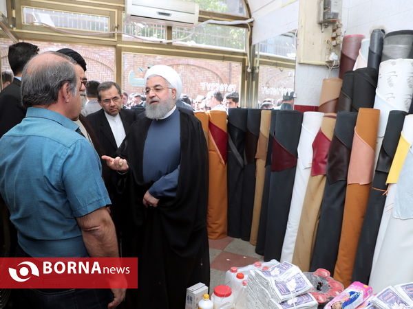 بازدید سرزده دکتر روحانی از بازار و کارگاه‌های تولید کفش تبریز