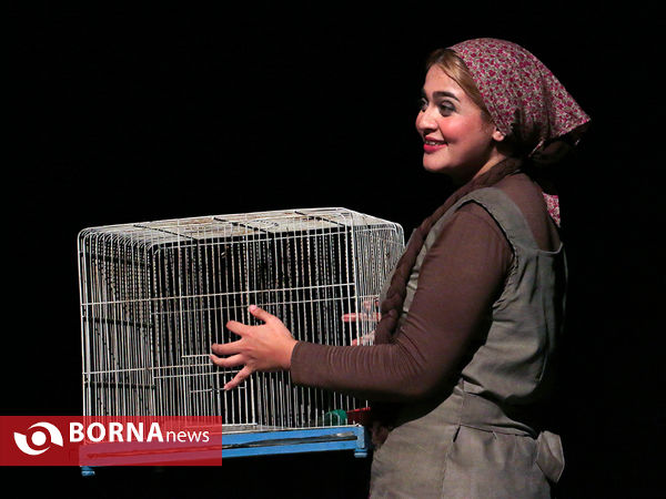 نمایش «اطلسی های لگدمال شده»
