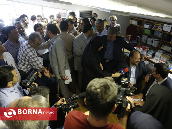 بازدید سرزده وزیر صنعت ،معدن و تجارت از مرکز پاسخگویی به مراجعین