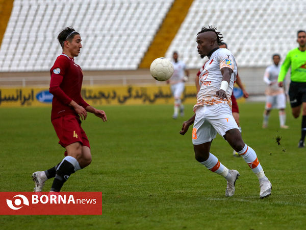 دیدار تیم های پدیده مشهد و مس رفسنجان