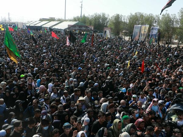 عبور زوار افغانستانی و پاکستانی از مرز شلمچه