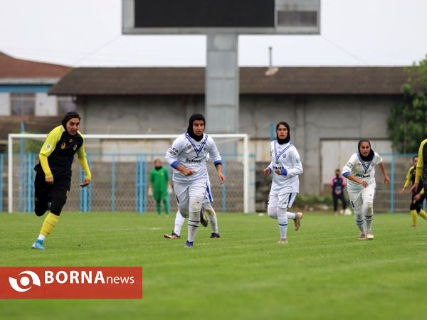 دیدار تیم های فوتبال ملوان بندرانزلی _ خاتون بم