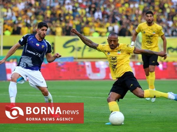 دیدار تیم های فوتبال سپاهان - پیکان