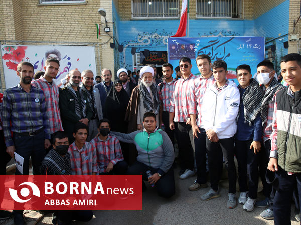 دیدار نماینده ولی فقیه در فارس با همکلاسی های دانش آموز شهید ترور شاهچراغ(ع)