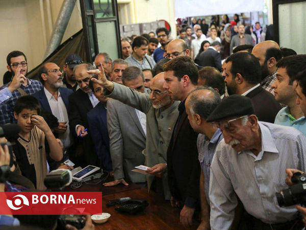حضور میرسلیم درپای صندوق رای ،مسجد قبا