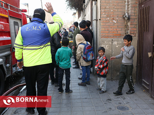 آتش سوزی انبار پنبه در خیابان مولوی تهران