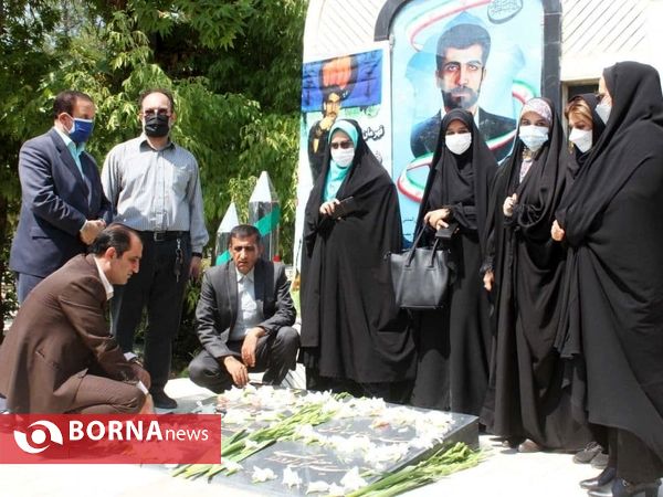 عطر افشانی مزار خبرنگارشهید محمود صارمی دربروجرد
