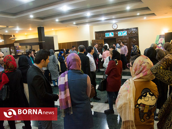 نمایش  ناگهان پیت حلبی