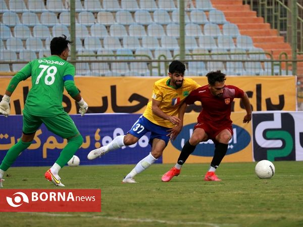 دیدار تیم های فوتبال صنعت نفت - پدیده