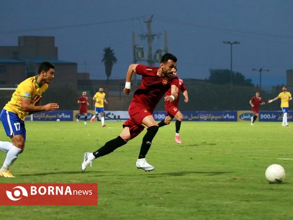 دیدار تیم های فوتبال صنعت نفت - پدیده