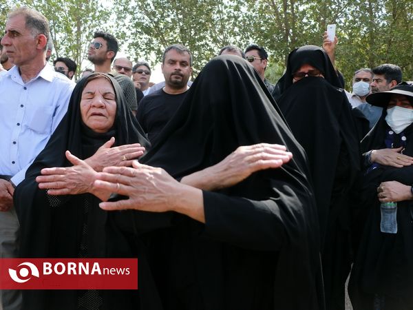 خاکسپاری جانباختگان متروپل در قطعه ورزشکاران بهشت رضای آبادان