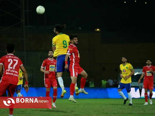 دیدار تیم های فوتبال صنعت نفت - پرسپولیس