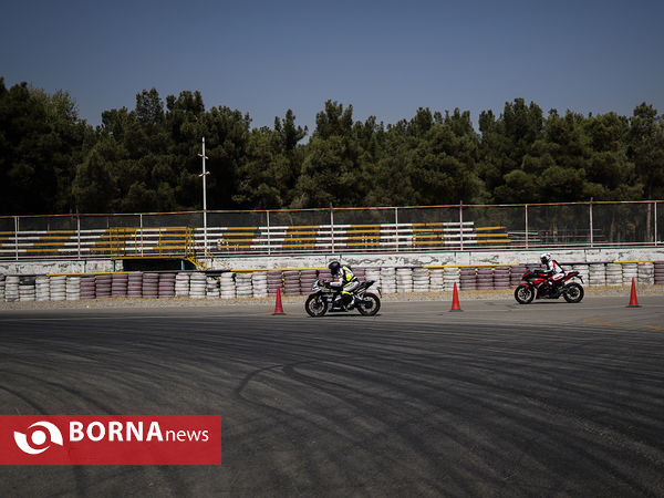 مسابقه درگ موتورسواری بانوان