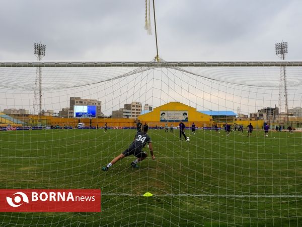 در حاشیه دیدار تیم های فوتبال صنعت نفت - آلومینیوم