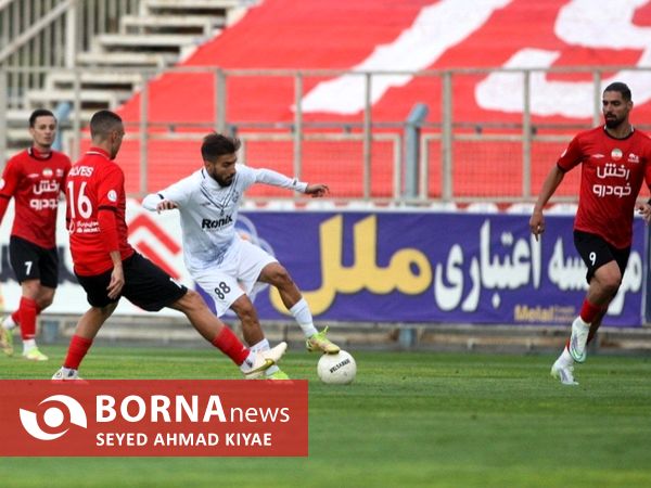 دیدار تیم های فوتبال ملوان بندرانزلی _تراکتور تبریز