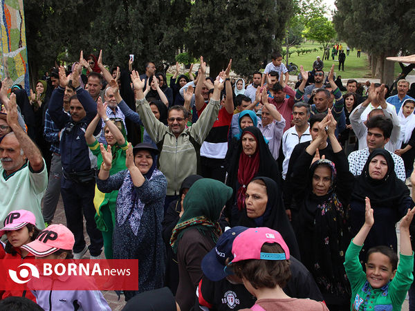 پیاده روی خانوادگی به مناسبت عید مبعث در شیراز ‎