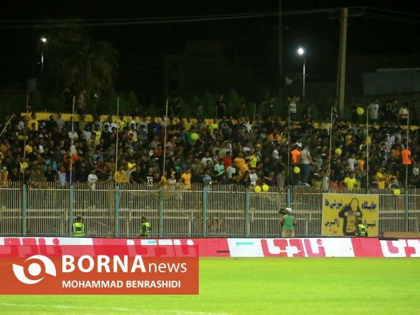 دیدار تیم های فوتبال نفت مسجدسلیمان - پرسپولیس