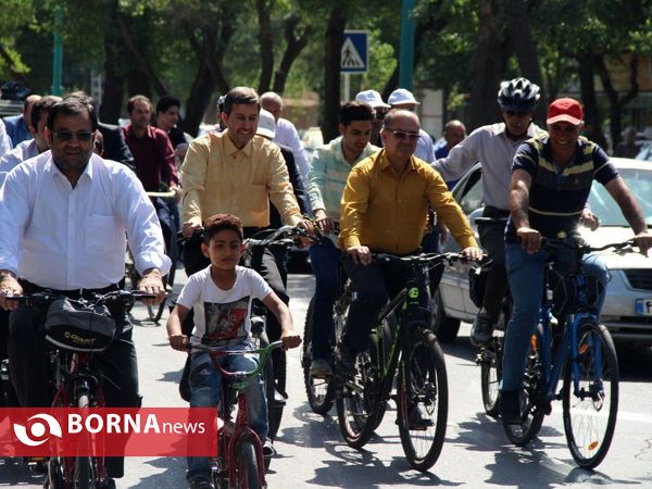 دوچرخه سواری معاون وزیر کشور در یزد