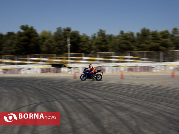 مسابقه درگ موتورسواری بانوان