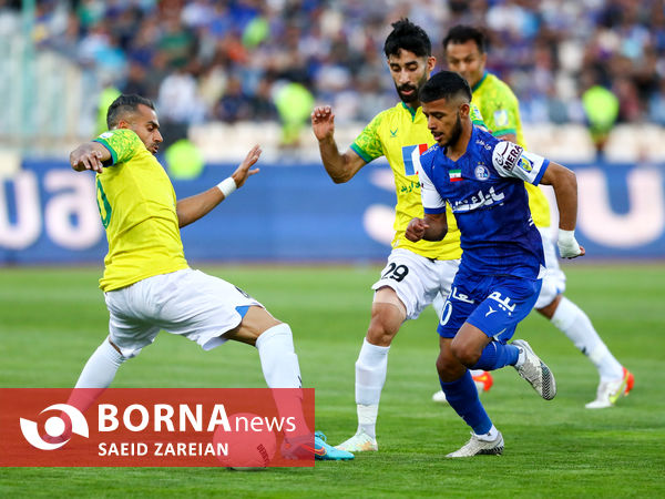 دیدار تیم های استقلال تهران - صنعت نفت آبادان