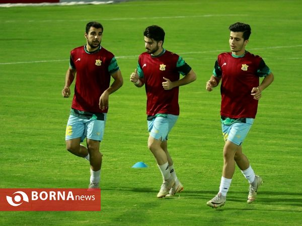 حاشیه دیدار تیم های فوتبال صنعت نفت و آلومینیوم