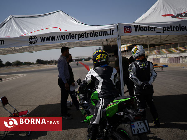 مسابقه درگ موتورسواری بانوان