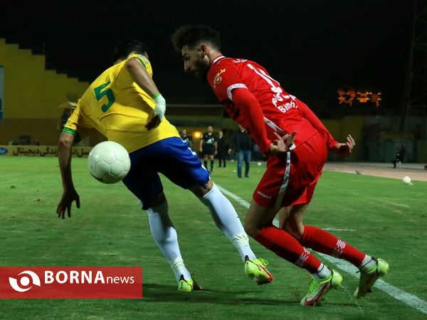 دیدار تیم های فوتبال صنعت نفت - پرسپولیس