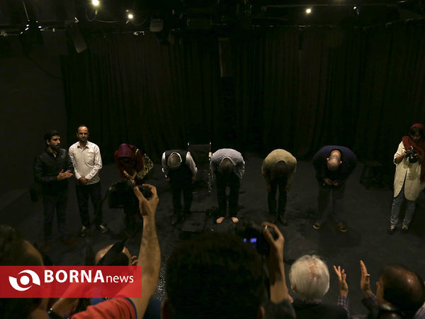 نمایش "اینجا همان جاست"