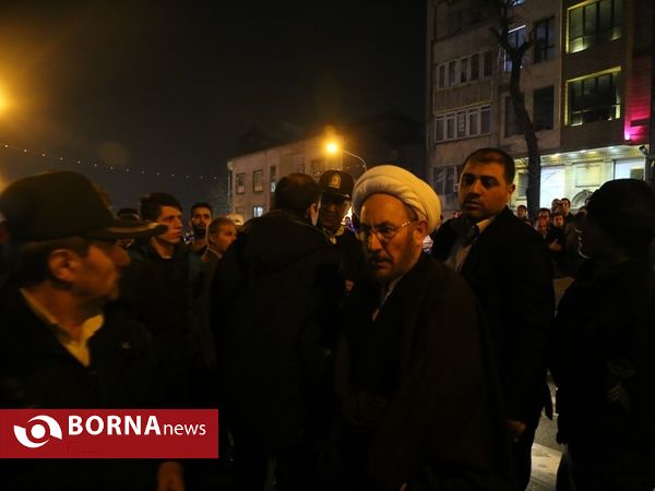 تجمع مردم در مقابل بیمارستان شهدای تجریش و حسینیه جماران