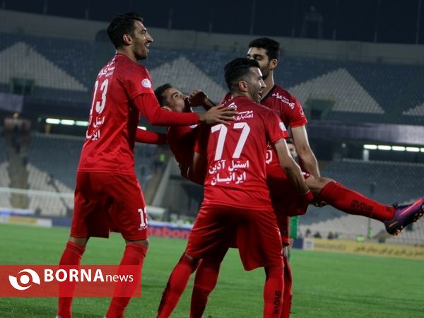 دیدار تیم های فوتبال پرسپولیس- صنعت نفت آبادان