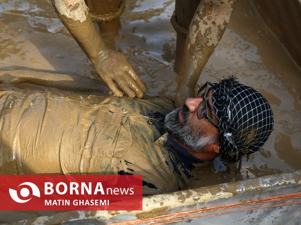آیین گل مالی در حسینیه لرستانی های تهران
