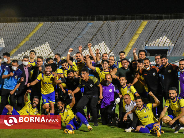 دیدار تیم های فوتبال آلومینیوم اراک-نفت مسجدسلیمان