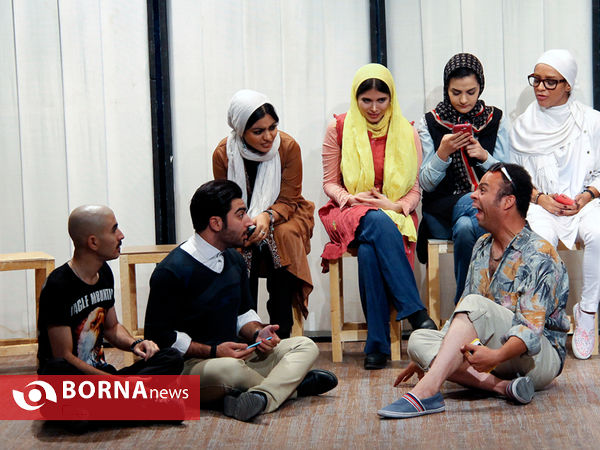 نمایش " سقوط معکوس "