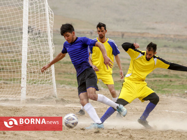 مسابقات فوتبال در روستا